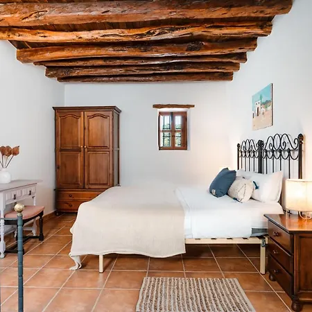 Villa 7 Bedroom With Pool - 5mins Walk To - Ramon *