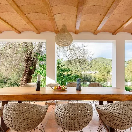 7 Bedroom With Pool - 5mins Walk To - Ramon Villa *