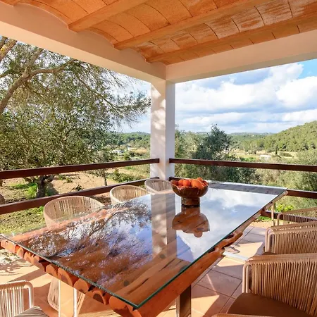 7 Bedroom With Pool - 5mins Walk To - Ramon *