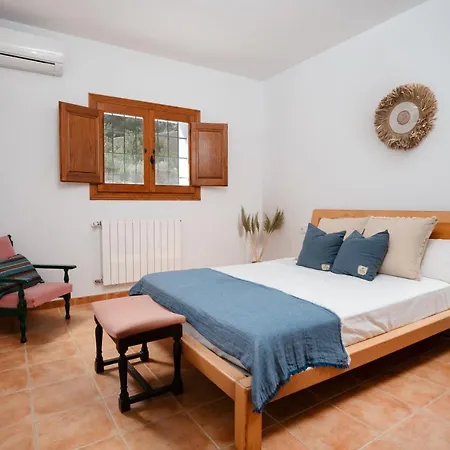 7 Bedroom With Pool - 5mins Walk To - Ramon Villa
