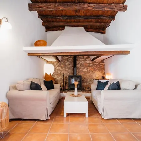7 Bedroom With Pool - 5mins Walk To - Ramon Villa