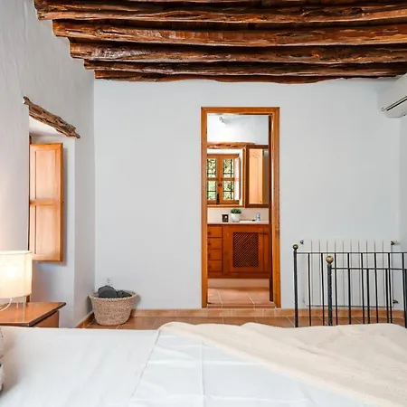 Villa 7 Bedroom With Pool - 5mins Walk To - Ramon *